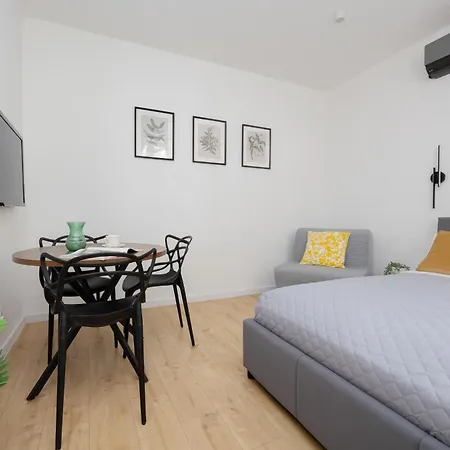 Apartment Klimatyzowane Typu Blisko Centrum I Starego Browaru By Renters Poznan